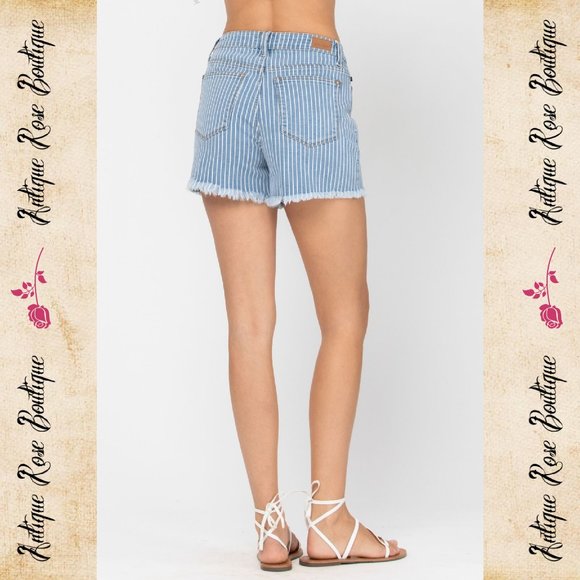 🌹 Judy Blue Blue And White Striped Cut Offs - Picture 3 of 8